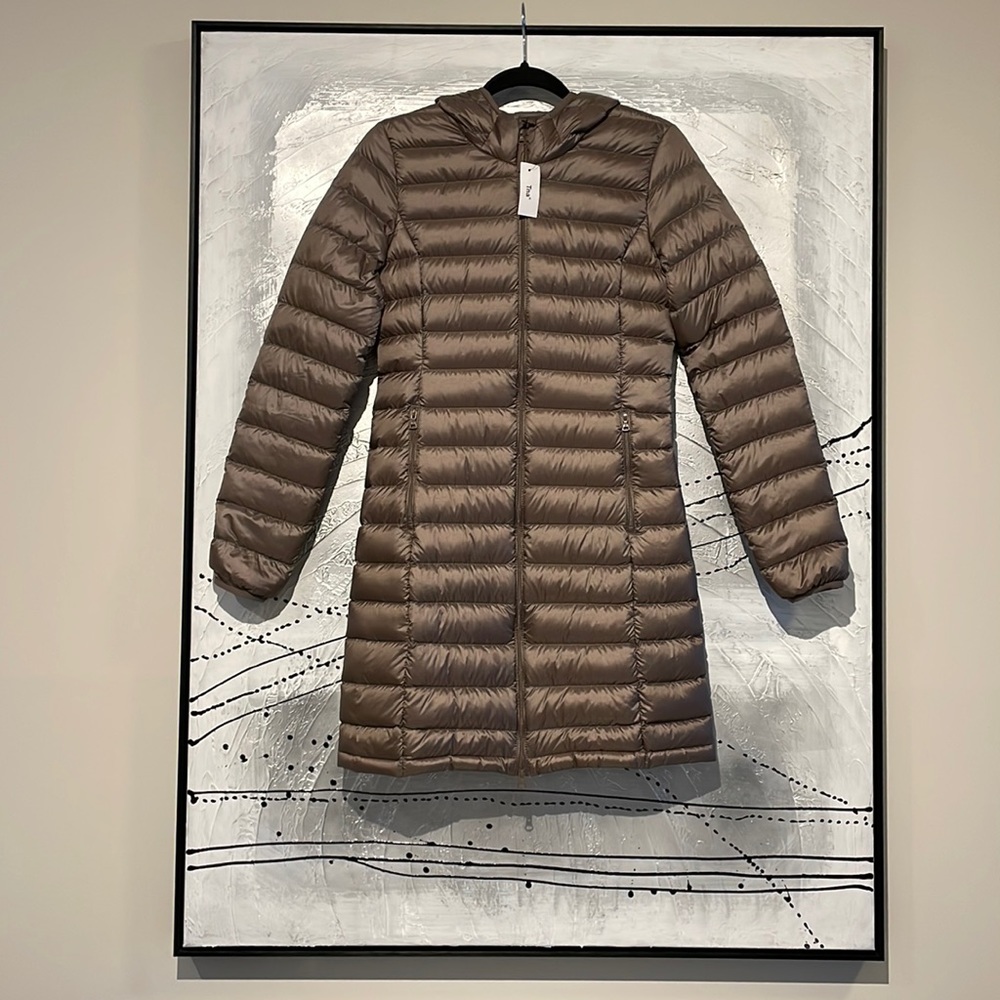 Aritzia Tna Puffer Jacket. Size XS. Taupe. NWT.